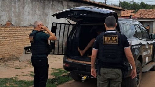 Polícia prende em Timon dois foragidos, detém dono de rinha de galo e apreende 36 galos