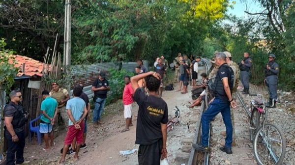 Operação da polícia na Guarita em Timon apreende menores, objetos roubados e drogas