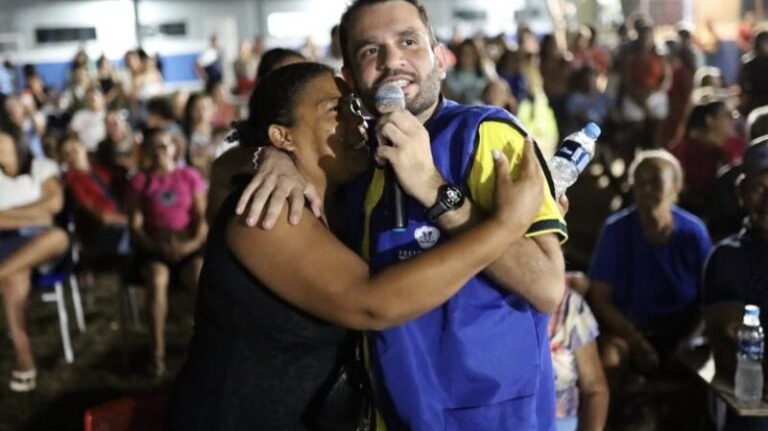 Tuntum: Prefeito Fernando Pessoa entrega casas, ambulância e inaugura poço