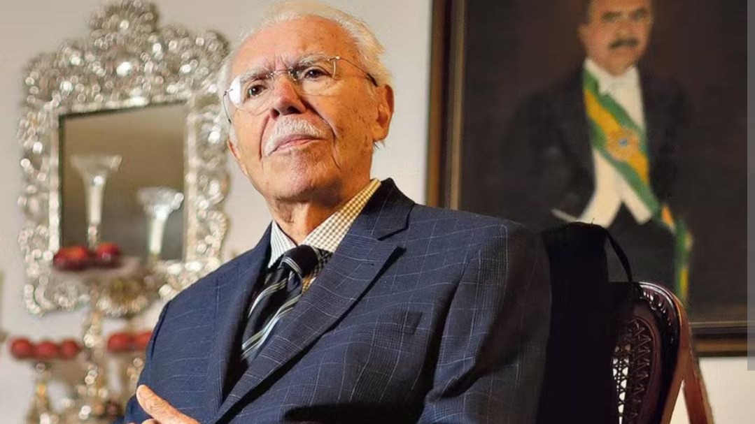 Aos 96 anos, Sarney passa por cirurgia e fica na UTI em São Luís