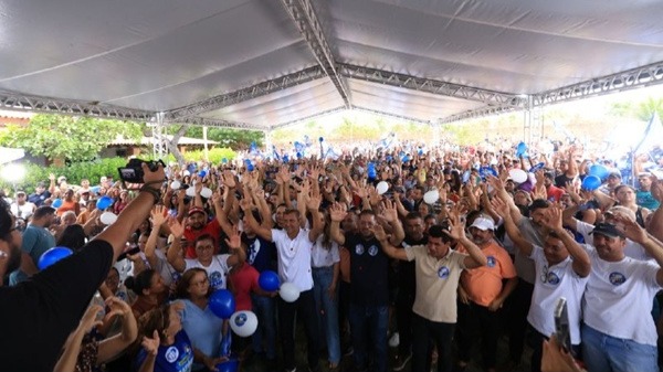 Alegria de André Fufuca em Matões com o apoio do prefeito Nonatinho