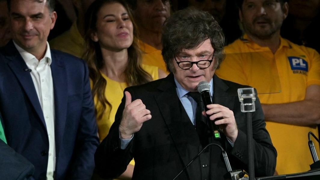 Governo chama embaixador do Brasil na Argentina após discurso de Milei