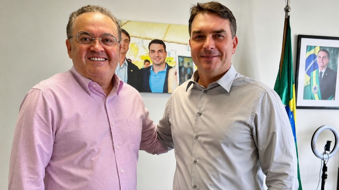 Roberto Rocha garante palanque para Flávio Bolsonaro no Maranhão
