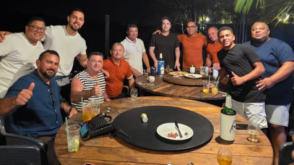 Timonenses comemoram aniversário em Barreirinhas na companhia de amigos
