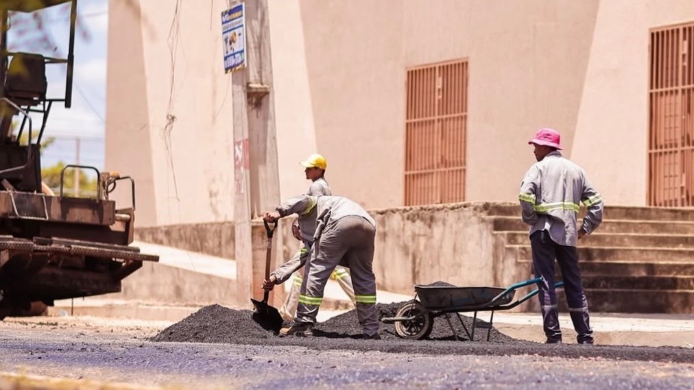 Prefeitura avança com drenagem e novo asfalto em ruas do Conjunto Boa Vista