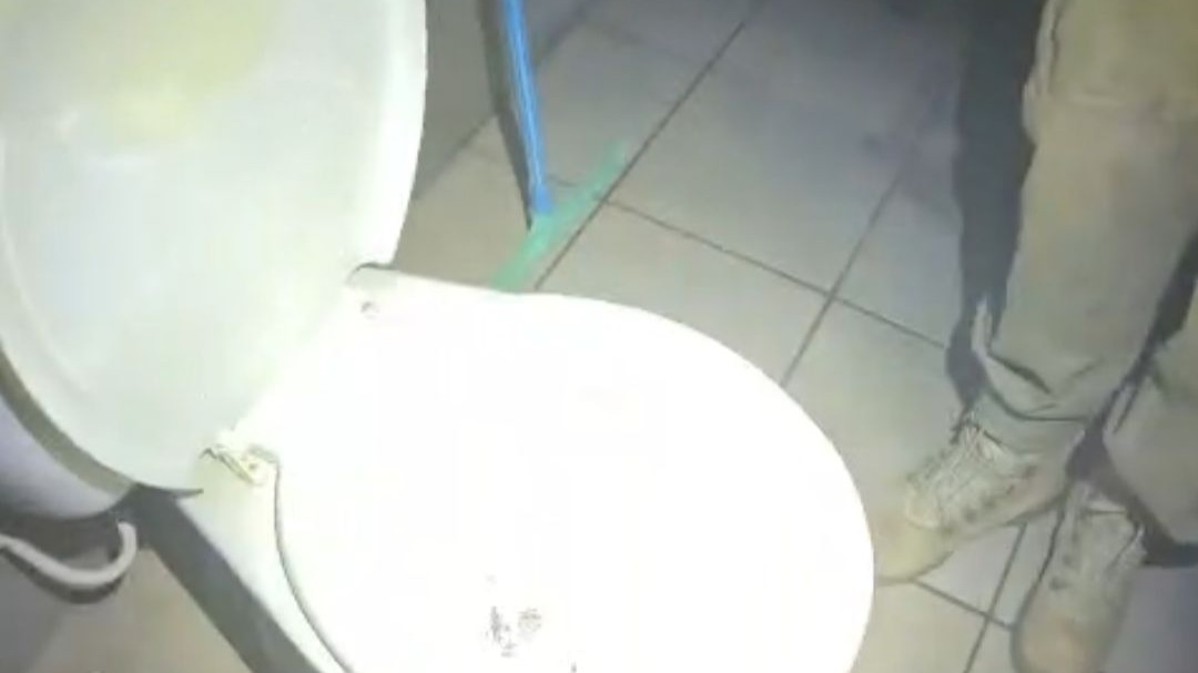 Homem tenta dar descarga em droga antes de ser preso em Timon