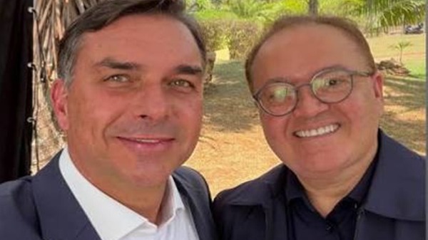 Roberto Rocha assume protagonismo como palanque de Flávio Bolsonaro no Maranhão