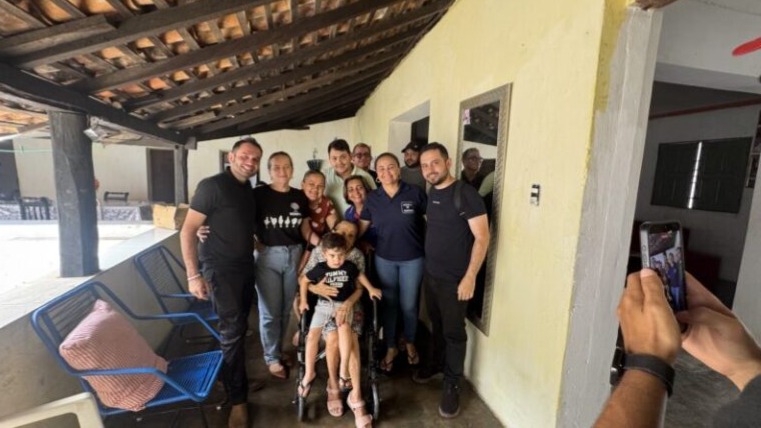 Fernando Pessoa entrega cadeiras de rodas e reforça compromisso com a inclusão em Tuntum