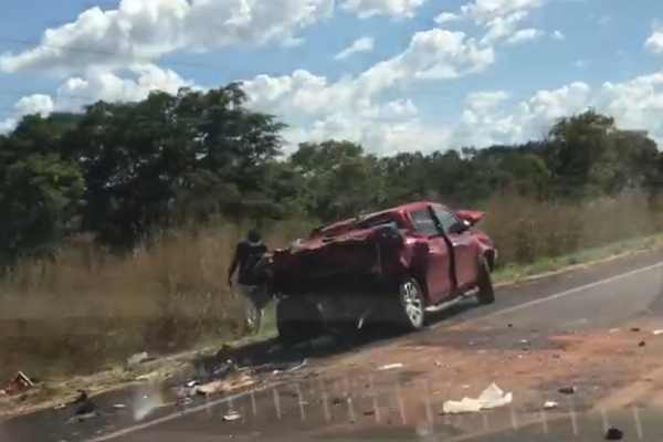 Acidente deixa dois feridos e Hilux destruída na BR 316 entre Timon e Caxias