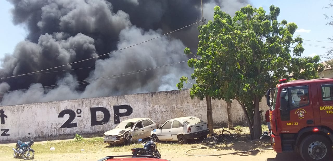 Assista aos vídeos: Incêndio atinge o segundo Distrito Policial de Timon