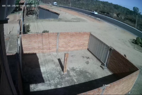 Assista : Câmeras de segurança flagram acidente na BR 316 em Timon e podem desvendar quem causou a colisão
