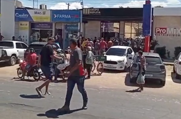 Assista : Homem é baleado próximo a agência do Banco do Brasil em Timon
