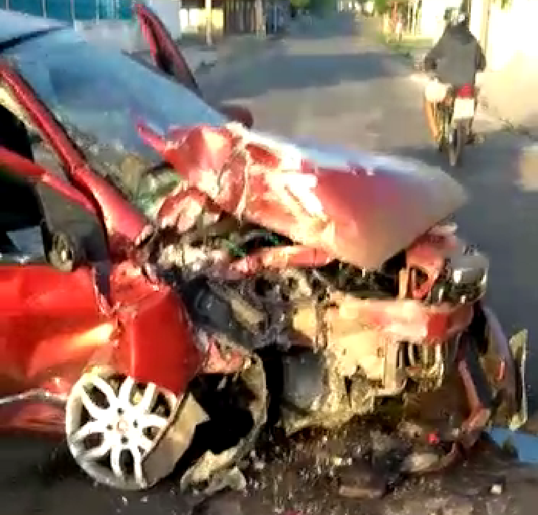 Assista vídeo: Carro bate violentamente contra poste em Timon e deixa região sem energia