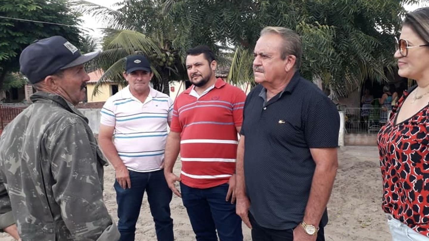 Família de garota estuprada e morta no Ceará entrega 10 mil reais a sertanejo do Piauí que ajudou a capturar assassino