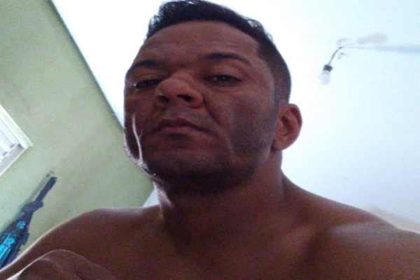 Homem foi executado na porta de casa em Timon; Família diz que ele não tinha passagem pela polícia