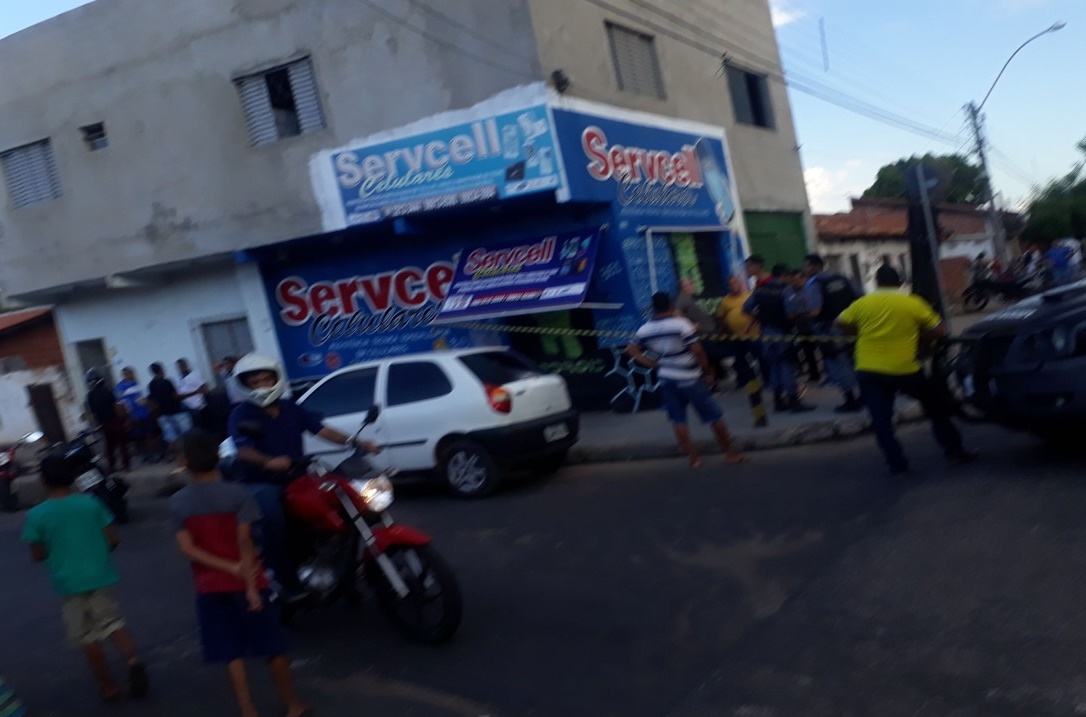 Homem tenta fugir, mas é assassinado dentro de loja em Timon nesta segunda (4)