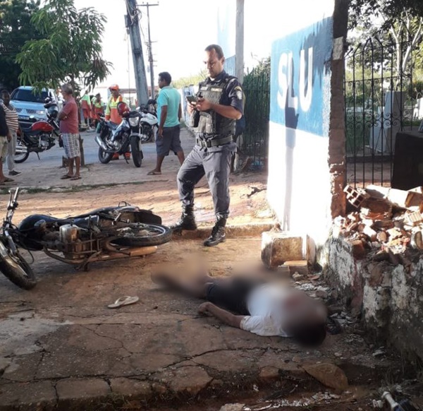 Motoqueiro colide com muro de cemitério e morre em Timon