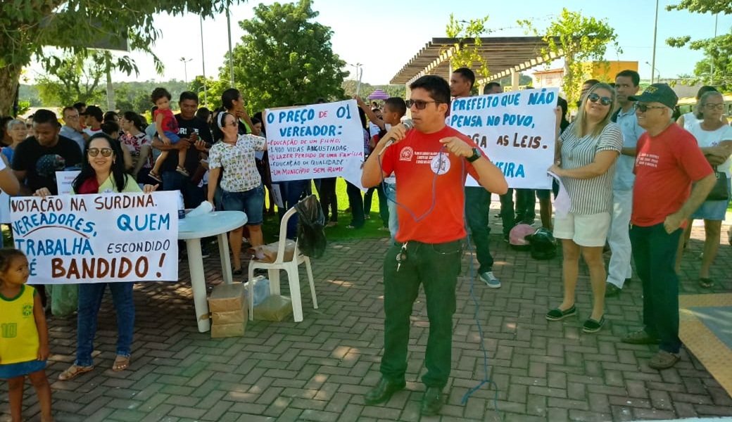 Parnarama: Servidores vão para as ruas contra pacote de maldades do prefeito Raimundinho Silveira
