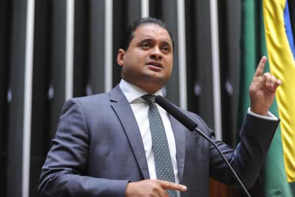 Promotor eleitoral pede cancelamento do evento do senador Weverton Rocha em Timon