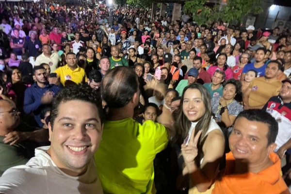 Reunião de vereador para Amanda Gentil em Timon lotou ginásio e foi transferida pra avenida