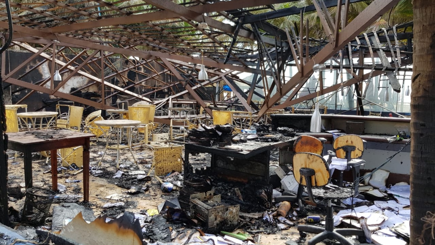 Veja com vídeo:Incêndio destrói tradicional barraca da praia do Futuro em Fortaleza
