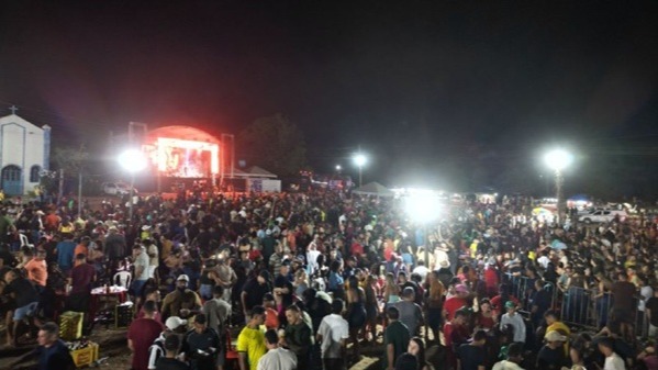 Ex-prefeito Grandão de Matões faz festa de aniversário com 500 caixas de cerveja e música ao vivo