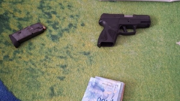 Operação da Polícia Civil prende duas pessoas e apreende armas e drogas em Timon