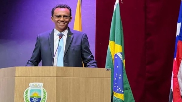Vereador de Timon propõe a bíblia como apoio pedagógico nas escolas
