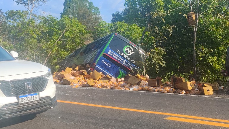 PRF aponta que caminhão invadiu contramão na BR 316 no acidente entre Timon e Caxias